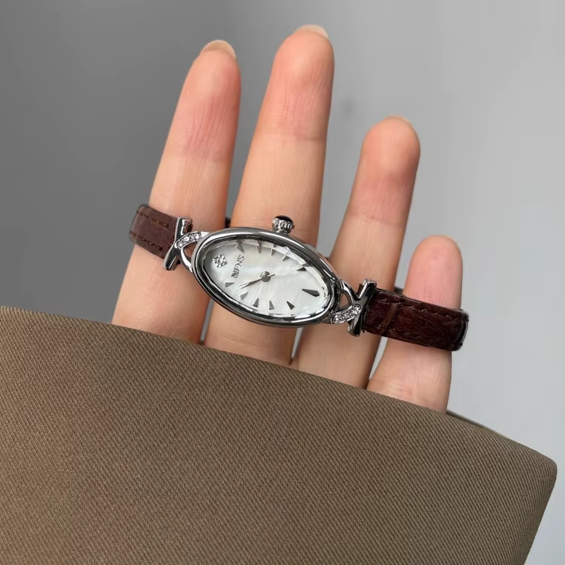 2025 montre à Quartz de luxe pour femmes ovale saphir décontracté dames horloge étanche en cuir marr