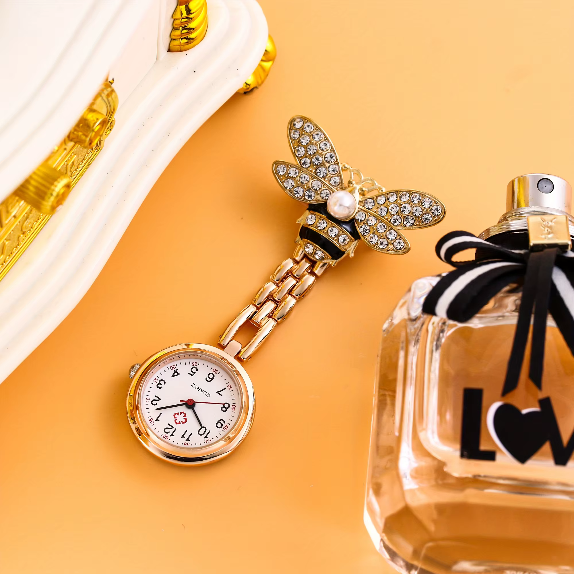 Montre suspendue petite abeille, montre de poche papillon, montre d'infirmière, montre de poitrine P