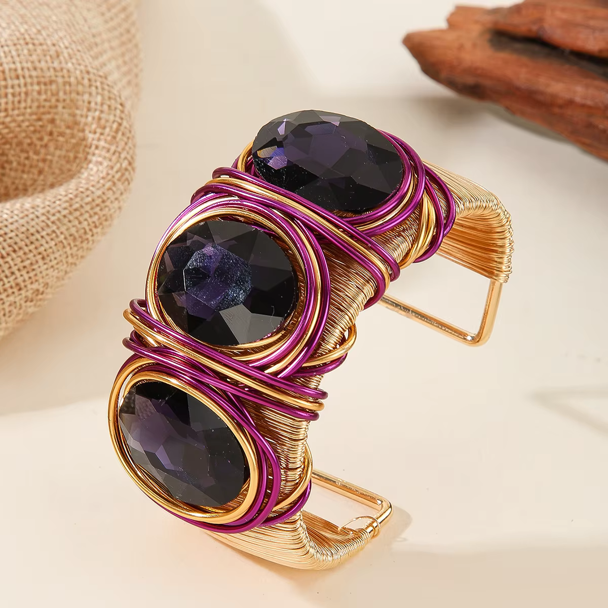 Nouveau design tendance, magnifique bracelet ouvert en fil d'aluminium et cristal de verre tissé à l