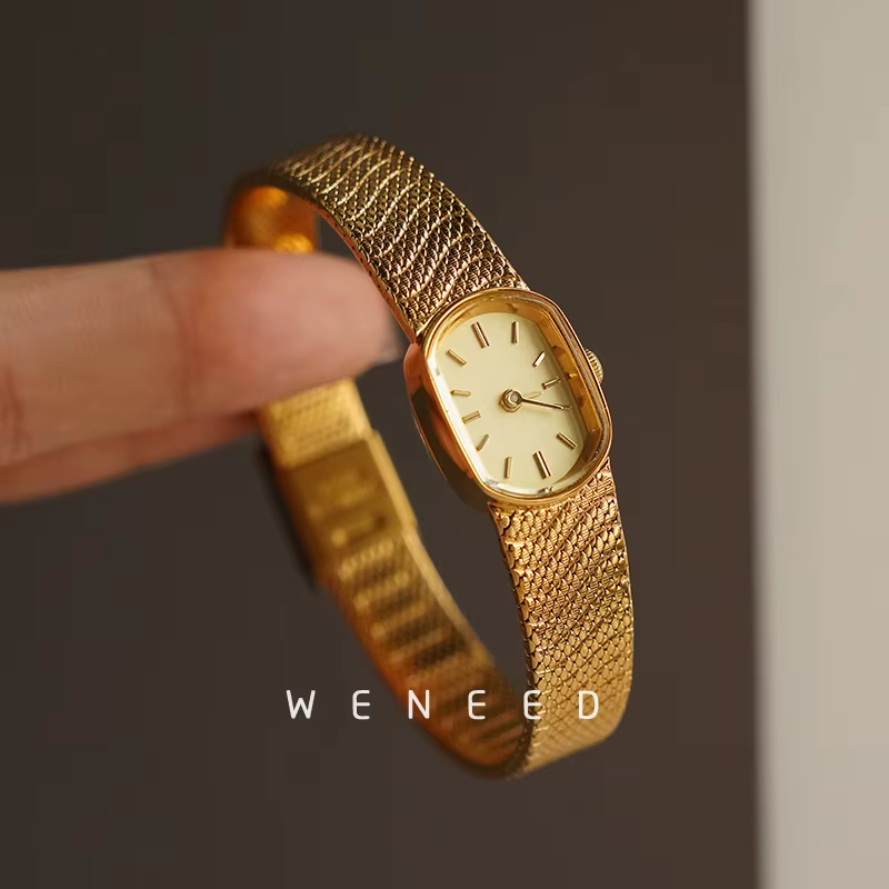 Montre pour femmes, niche de luxe légère, petite montre dorée, rétro, petite montre à quartz exquise
