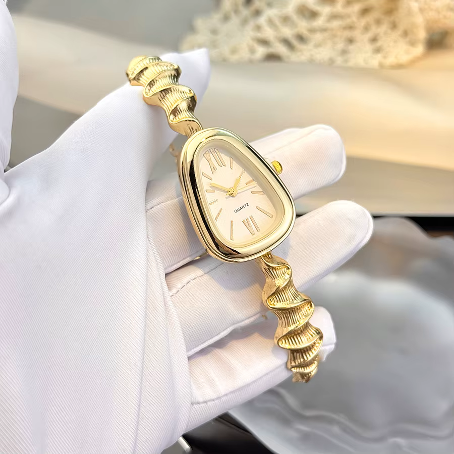 Montre à Quartz élégante en forme de serpent pour femmes, tendance, Style européen et américain, lux