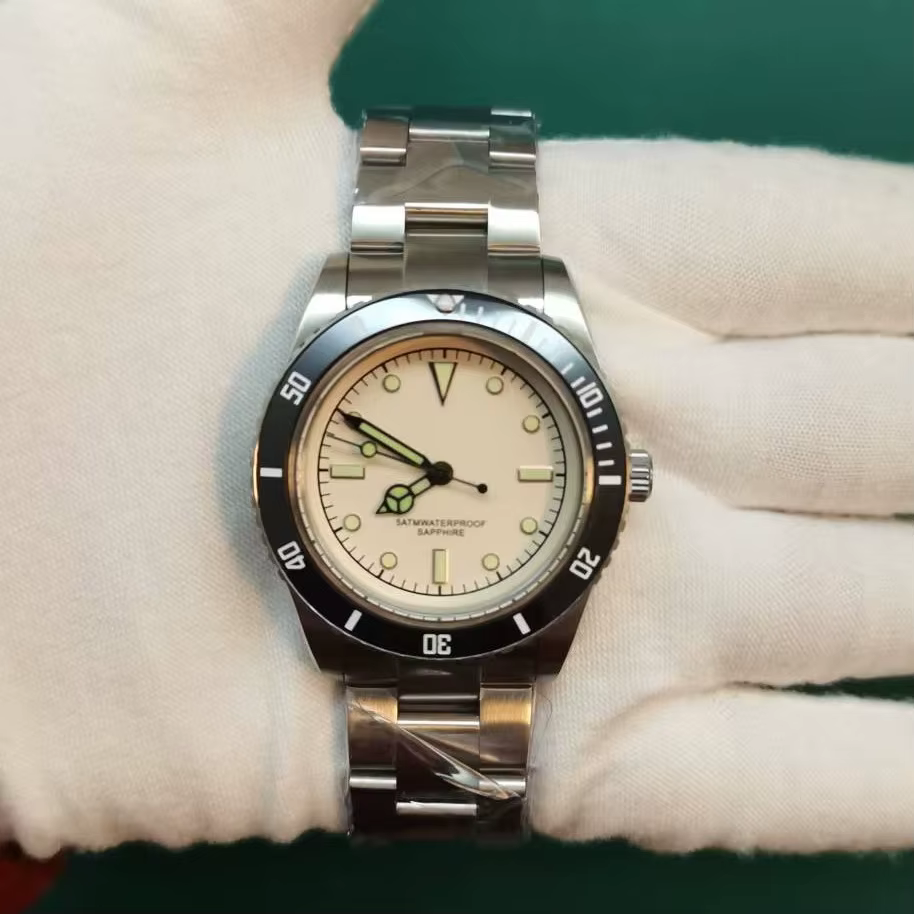 Montre en acier inoxydable pour hommes d'affaires européens et américains loisirs montre à Quartz sa