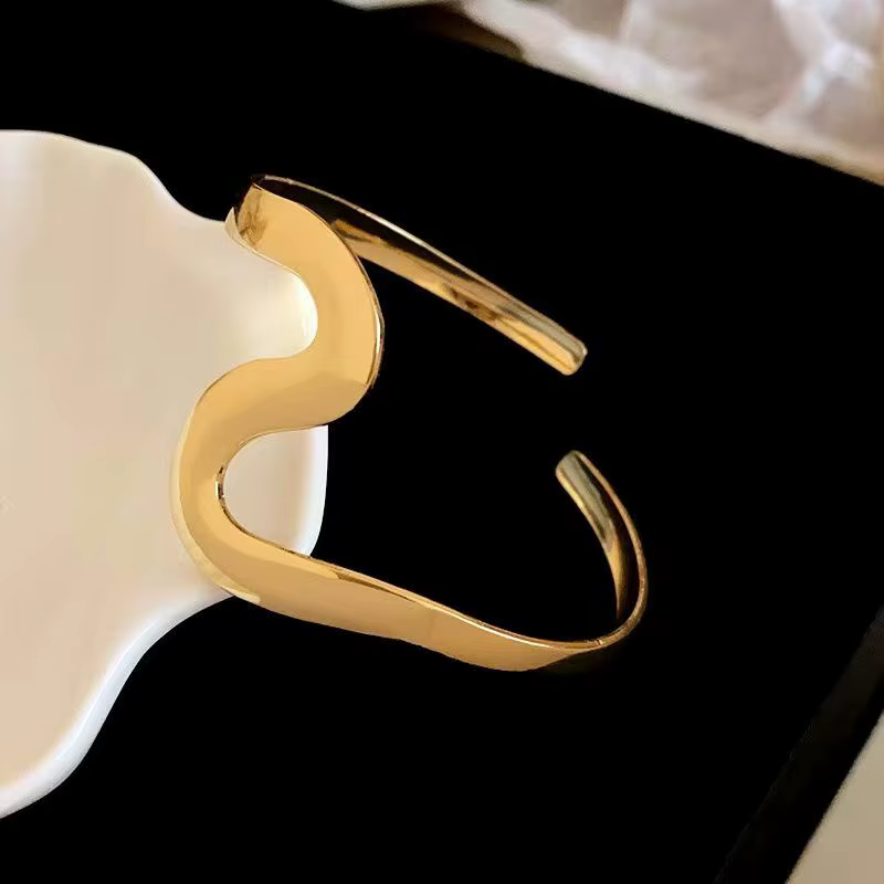Bracelet ouvert pour femme, forme vague, minimaliste, moderne, élégant, parfait pour les festivals e