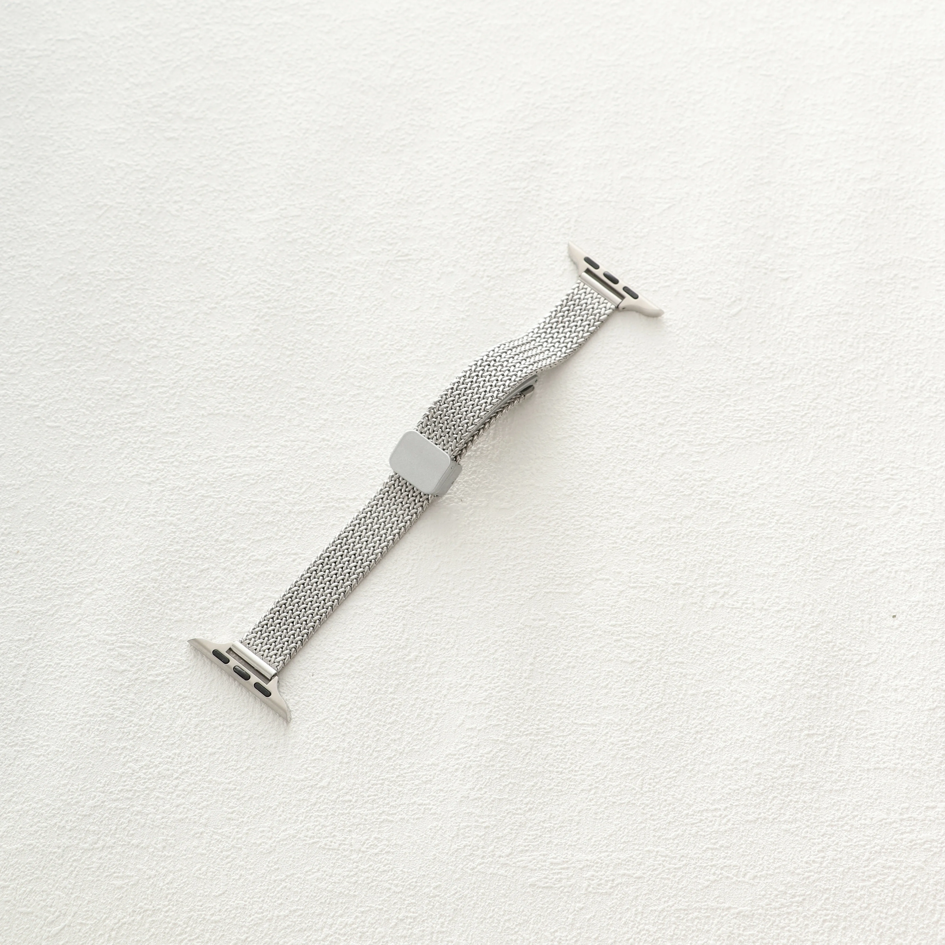 Bracelet magnétique en métal mince de luxe pour IWatch 9 8 7 SE 6 Bracelet de fille pour Apple Watch