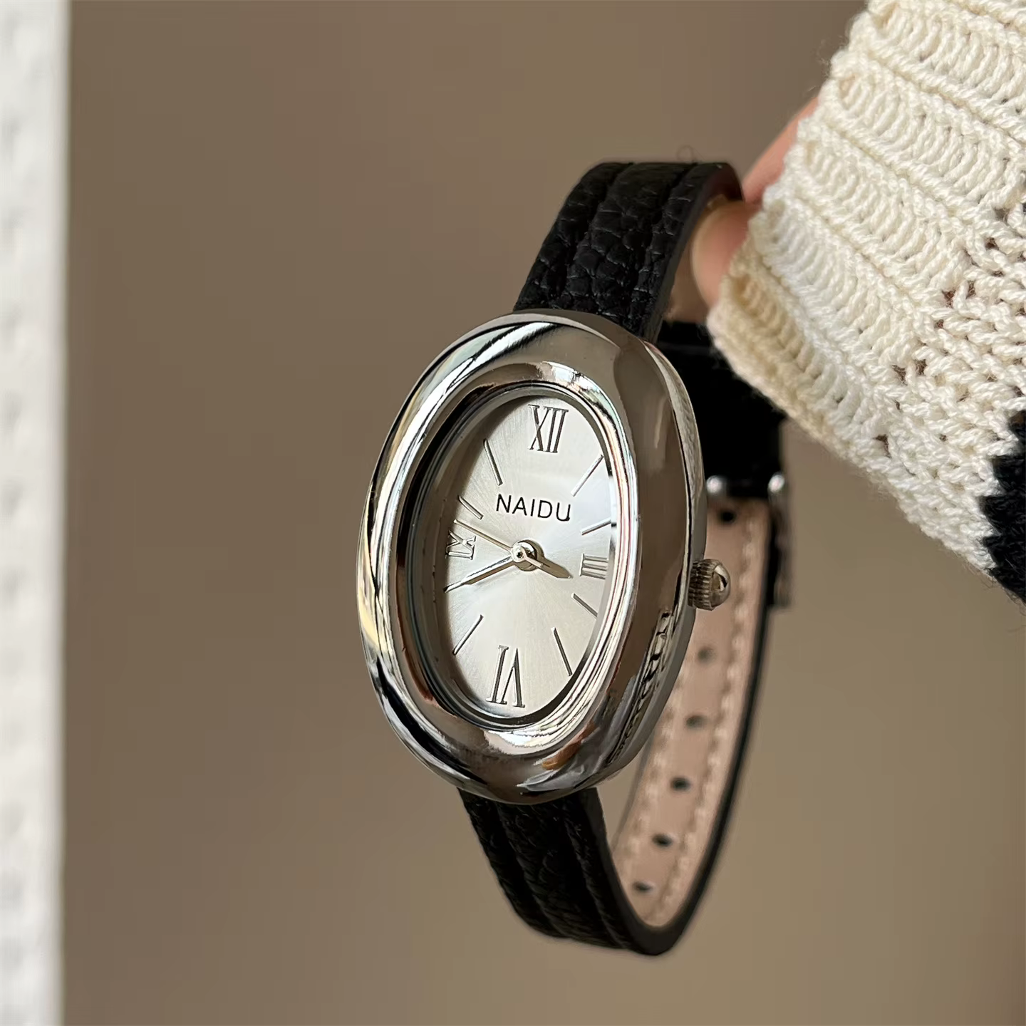 Nouvelle montre pour femme à cadran ovale, bracelet en cuir décontracté, montre à quartz, montre-bra
