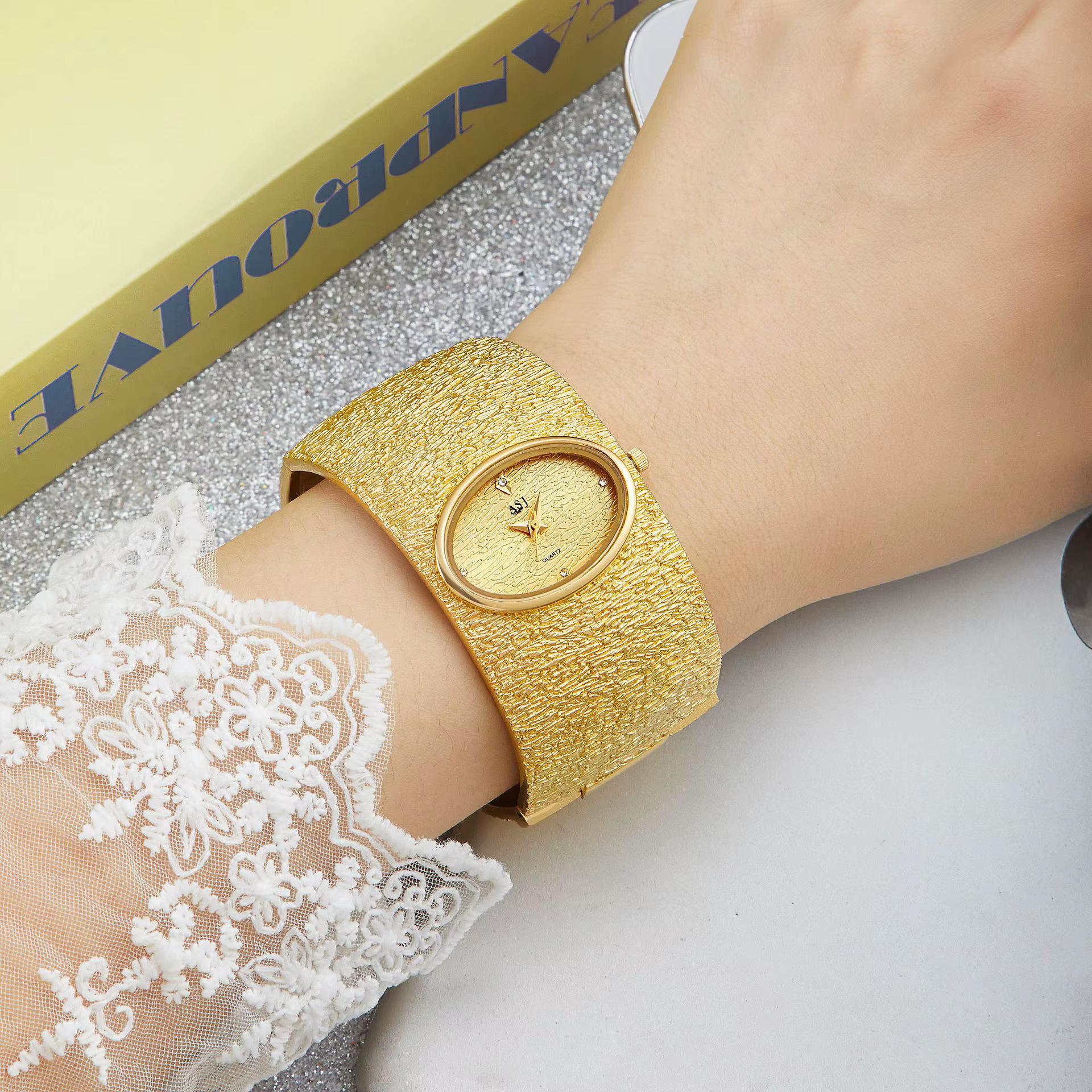 ASJ-Montre-bracelet de luxe en or pour femme, motif d'écorce, simple, 138 damas