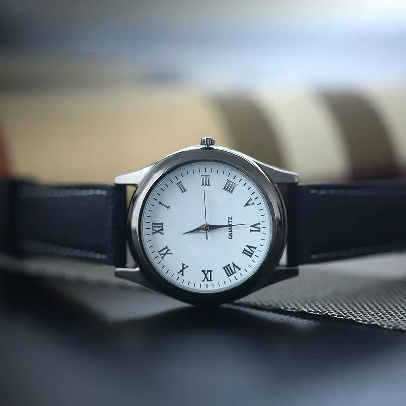 Nouvelle montre pour hommes créative haut de gamme briquet Portable coupe-vent sans flamme Rechargea
