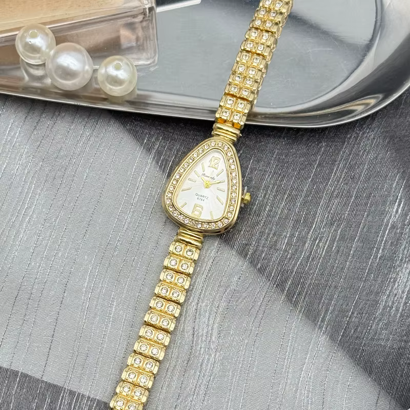 Montre bracelet serpent élégante, montre à quartz créative et originale avec tête de serpent et diam