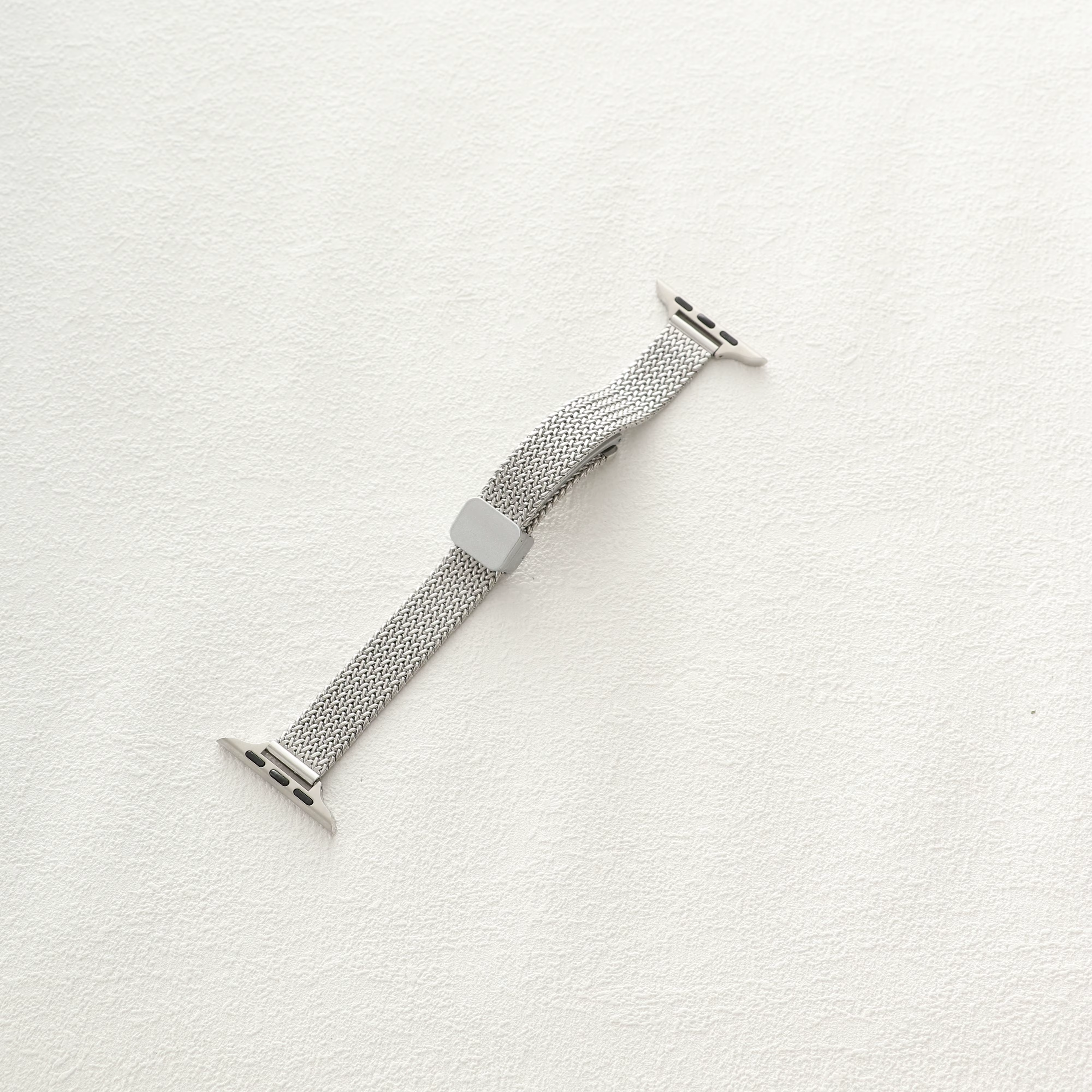 Bracelet magnétique en métal mince de luxe pour IWatch 9 8 7 SE 6 Bracelet de fille pour Apple Watch