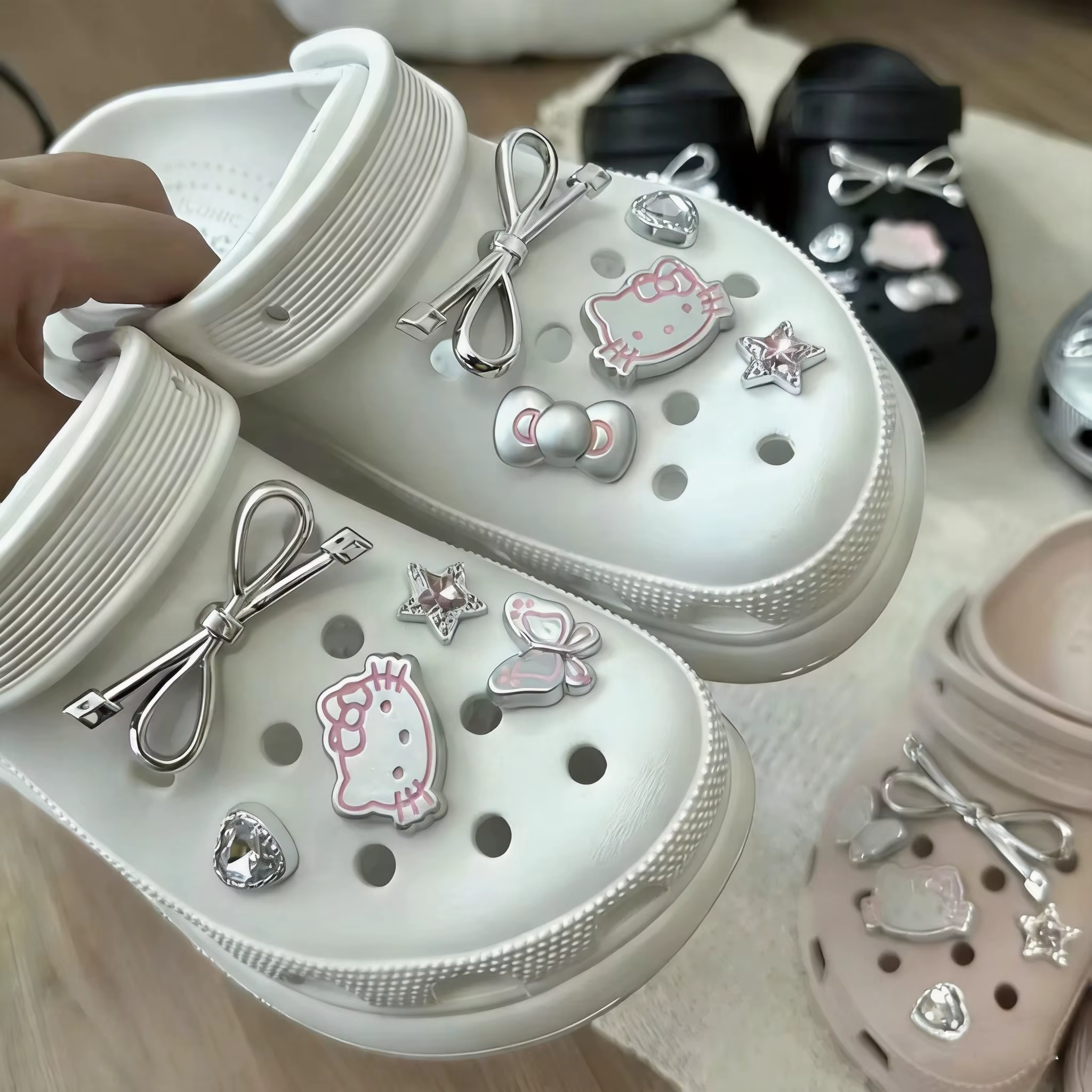 Ensemble de breloques pour chaussures Hello Kitty argentées, accessoires pour sandales, chaussures à