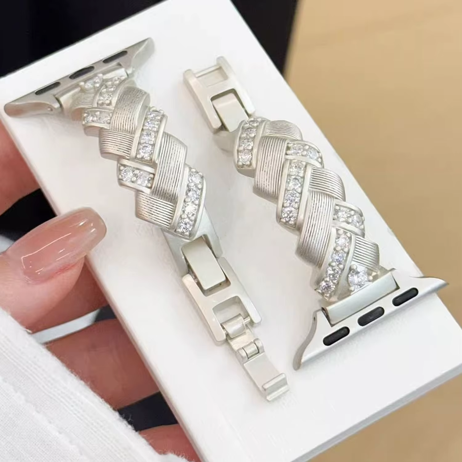 Bracelet pour femme pour Apple Watch, bracelet en métal avec diamants pour iWatch Series 10 9 8 7 SE