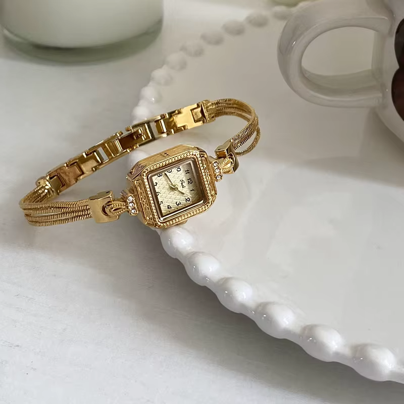Montre femme acier inoxydable carré petite horloge de luxe de haute qualité mode strass poignet dame