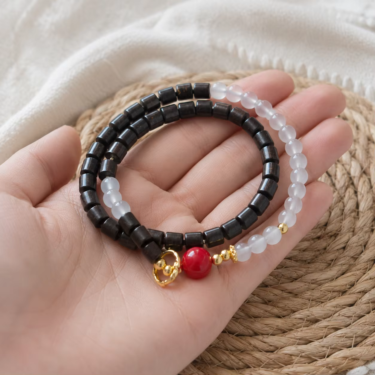 Bracelet double tour en perles de bois pour femmes et hommes, avec perle rouge et breloque dorée, bi