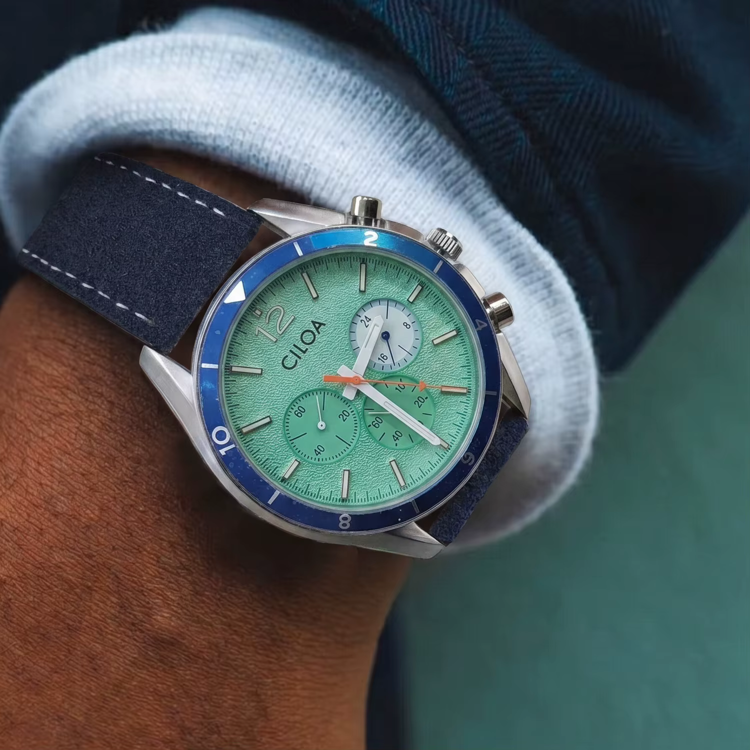 Montre chronographe pour homme CILOA, cadran vert menthe avec lunette bleue, bracelet en cuir suédé