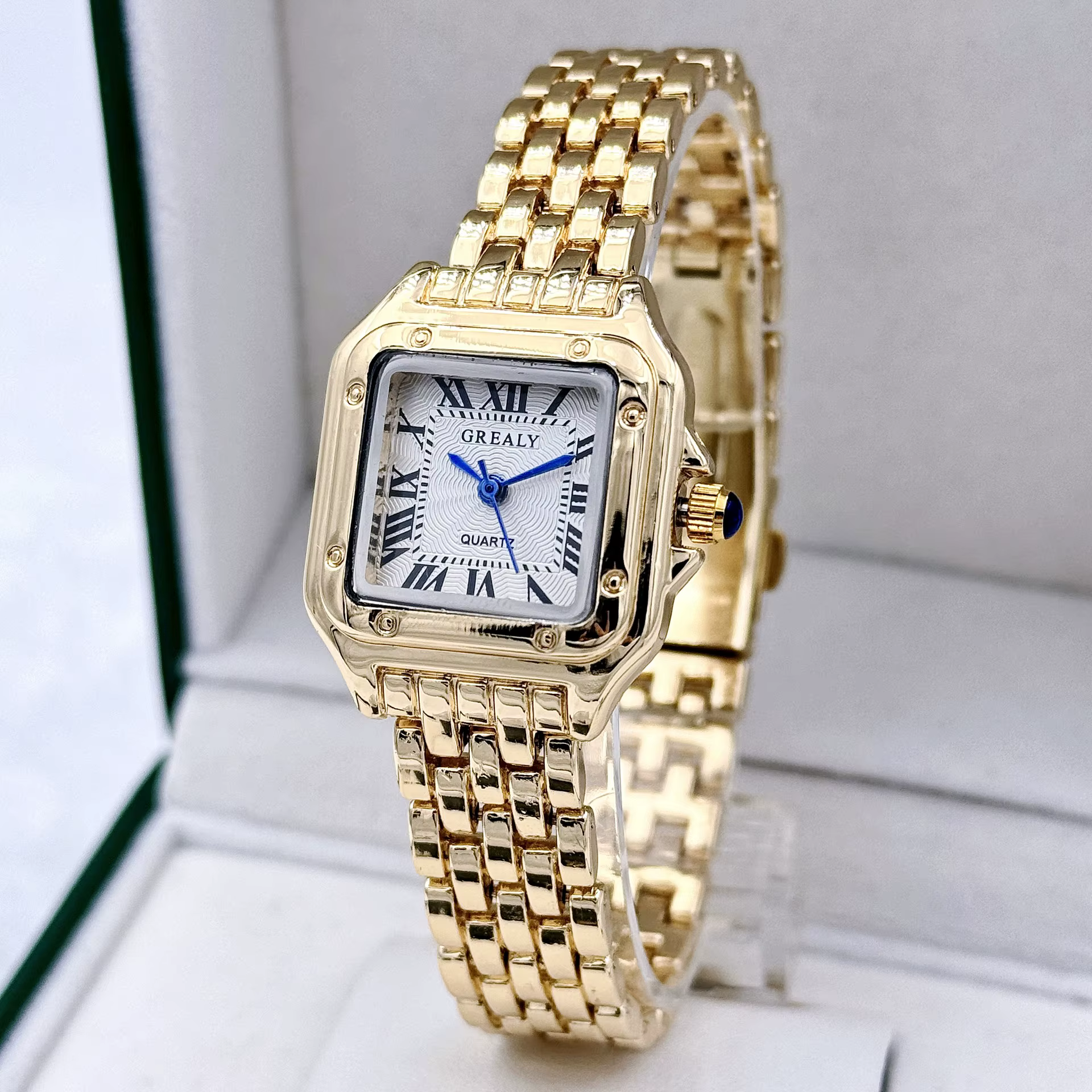 Nouvelles femmes montre lumière marque de luxe affaires or acier inoxydable dames mode montres à Qua