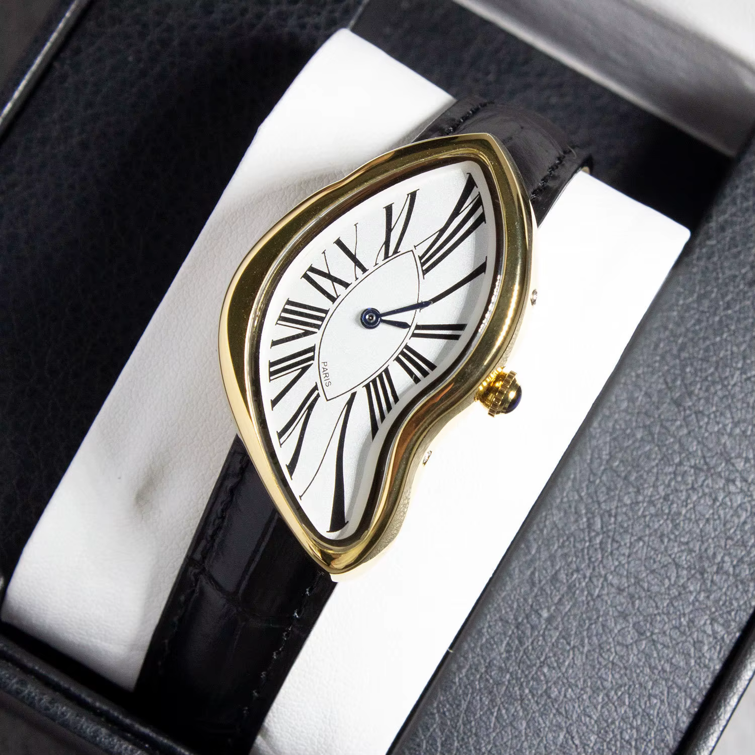 Nouvelle montre torsadée médiévale Crash Melt pour hommes bracelet en cuir de mode montres à Quartz