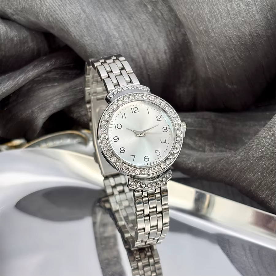 Montre élégante pour femme : cadran surdimensionné, verre convexe incurvé, bracelet en acier inoxyda