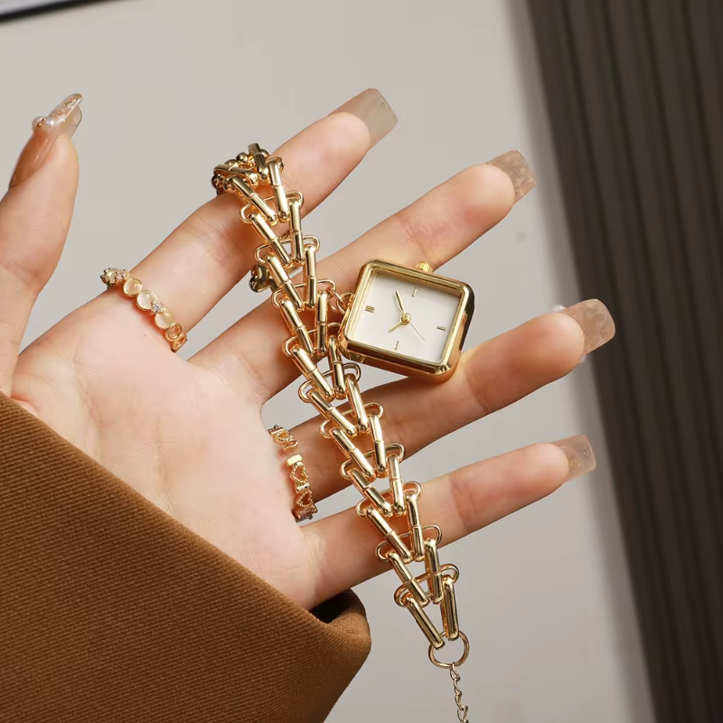 Montre de luxe dorée avec cadran triangulaire motif épi de blé, design créatif, montre pour femme ha