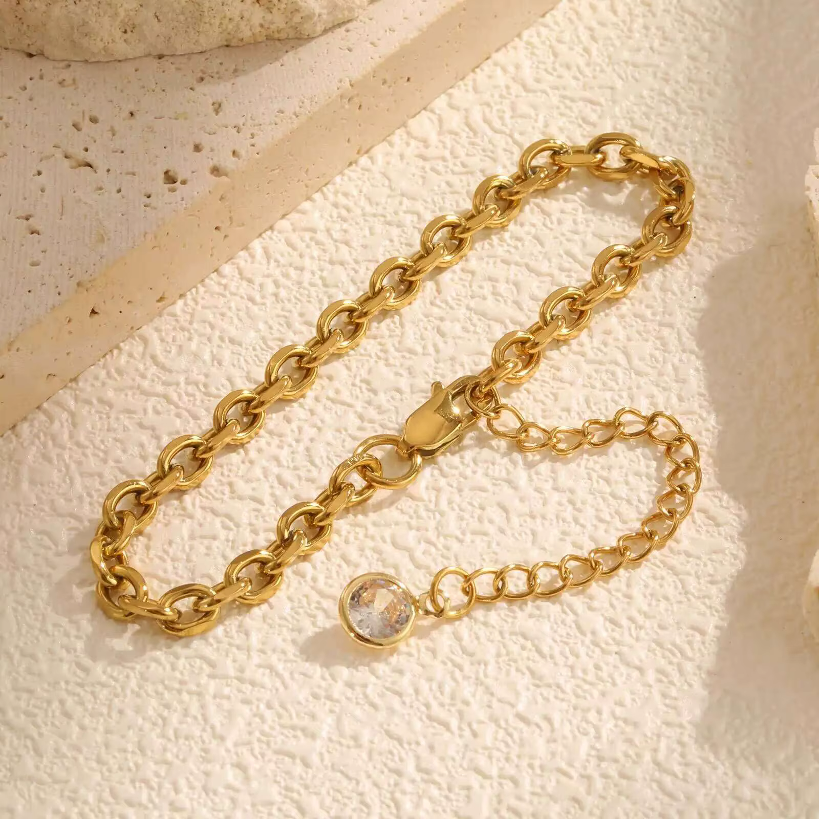 Bracelet élégant en zircone cubique pour femmes, chaîne papillon en acier inoxydable plaqué or 18 ca
