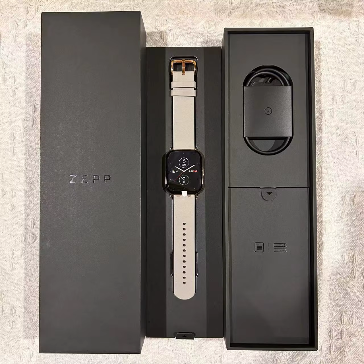 Amazfit-Montre connectée de sport Zepp E, écran AMOLED de 1.65 pouces, étanche, moniteur d'oxygène d