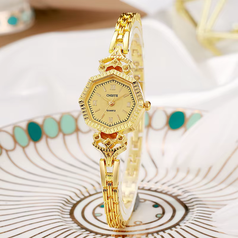Petite montre vintage en or, montre à quartz style bracelet, style antique, montre à quartz minimali