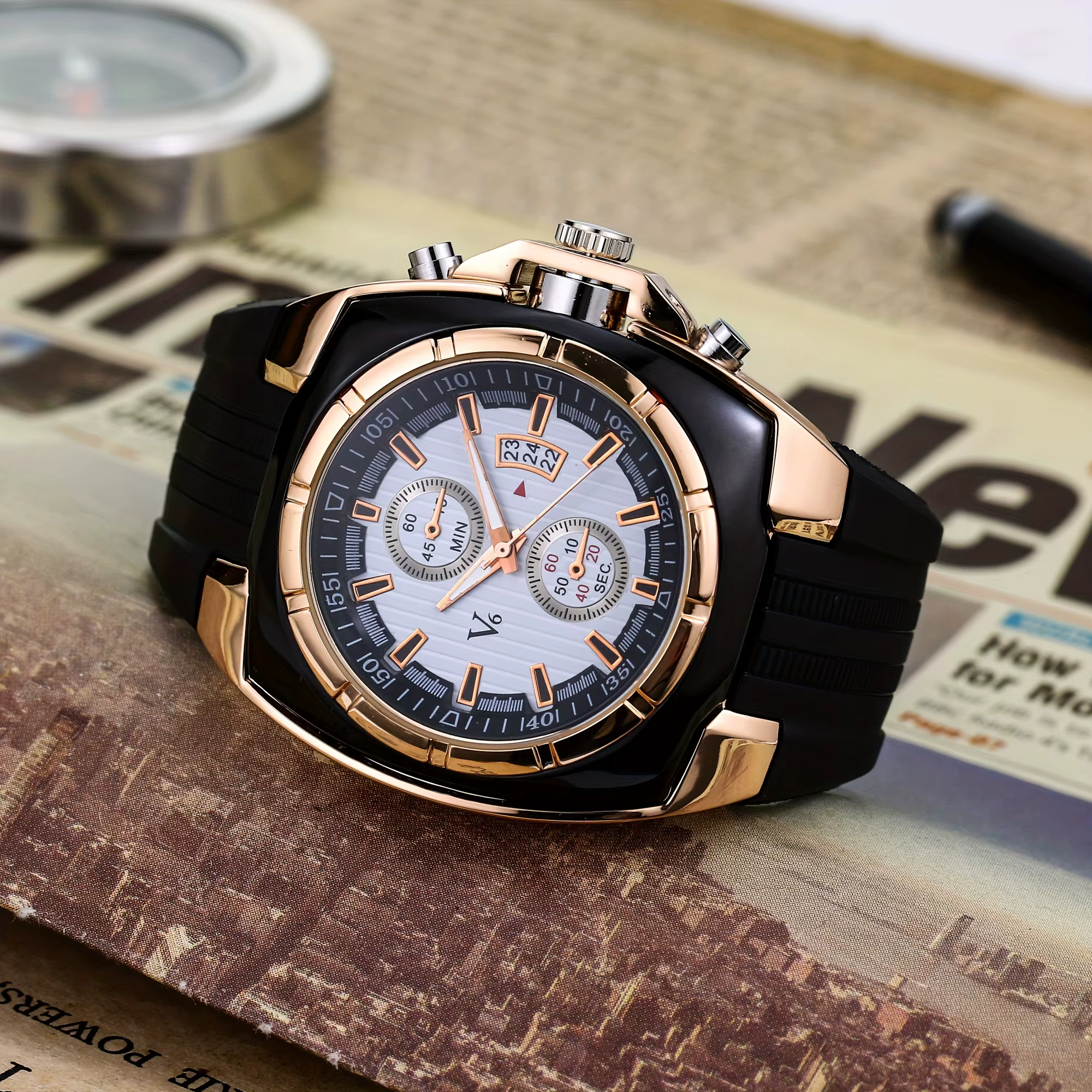 Nouvelle montre de sport de plein air à la mode en silicone pour hommes calendrier à trois yeux mult