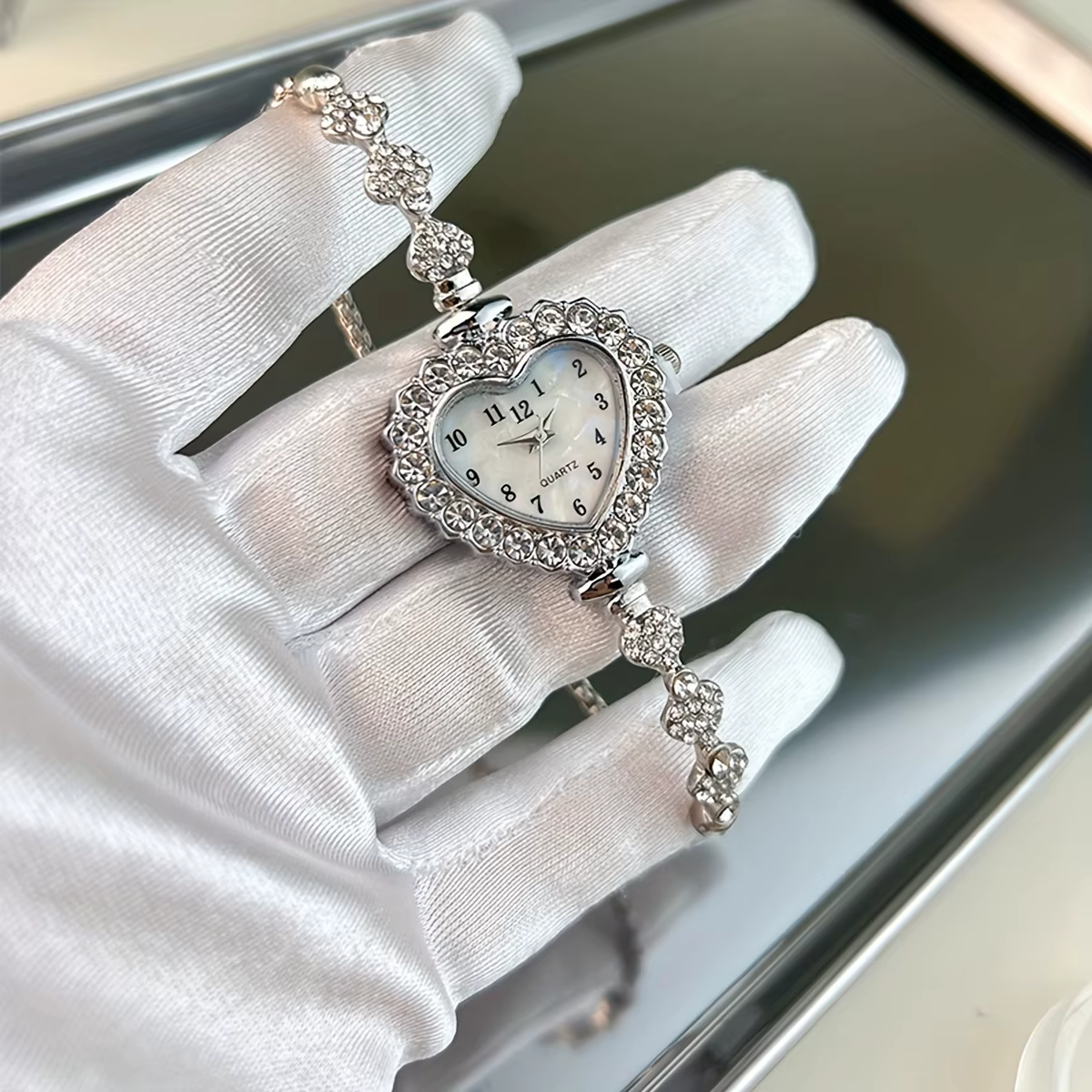 Montre femme coeur strass avec cadran étincelant et bracelet en alliage doré - Montre-bracelet à qua