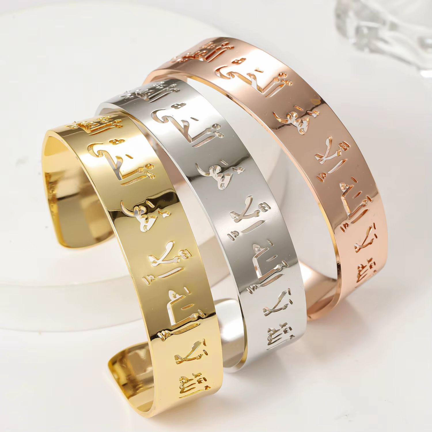 Bracelet Arabe Ajustable et Personnalisé avec Nom Creux