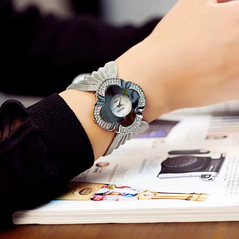 Montre-bracelet en maille pour femme