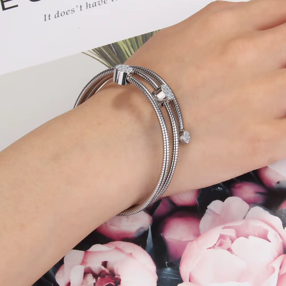 Bracelet en fil de câble en acier inoxydable pour femme