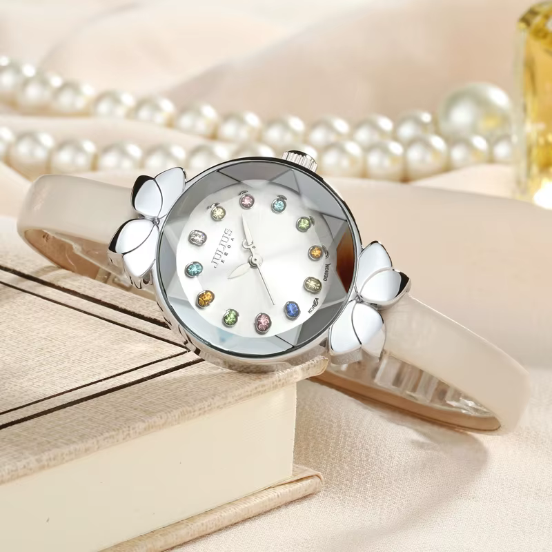Petite montre à quartz en cuir véritable pour femme