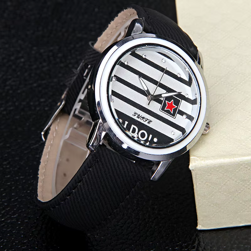 Montre à quartz décontractée en cuir pour femme