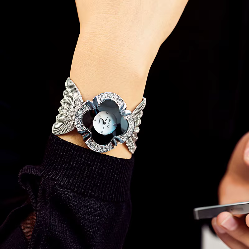 Montre-bracelet en maille pour femme