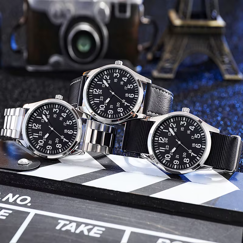 Montre de terrain avec bracelet en acier, lecture facile, mouvement japonais