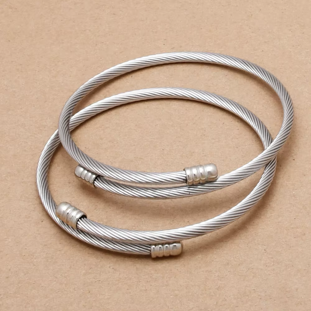 Bracelets en fil de câble torsadé en acier inoxydable
