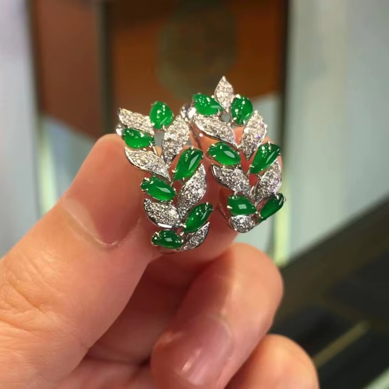 Boucles d'oreilles en feuilles de chrysoprase naturelle pour femmes, exquises et élégantes, adaptées à un usage quotidien, bijoux de luxe haut de gamme en argent