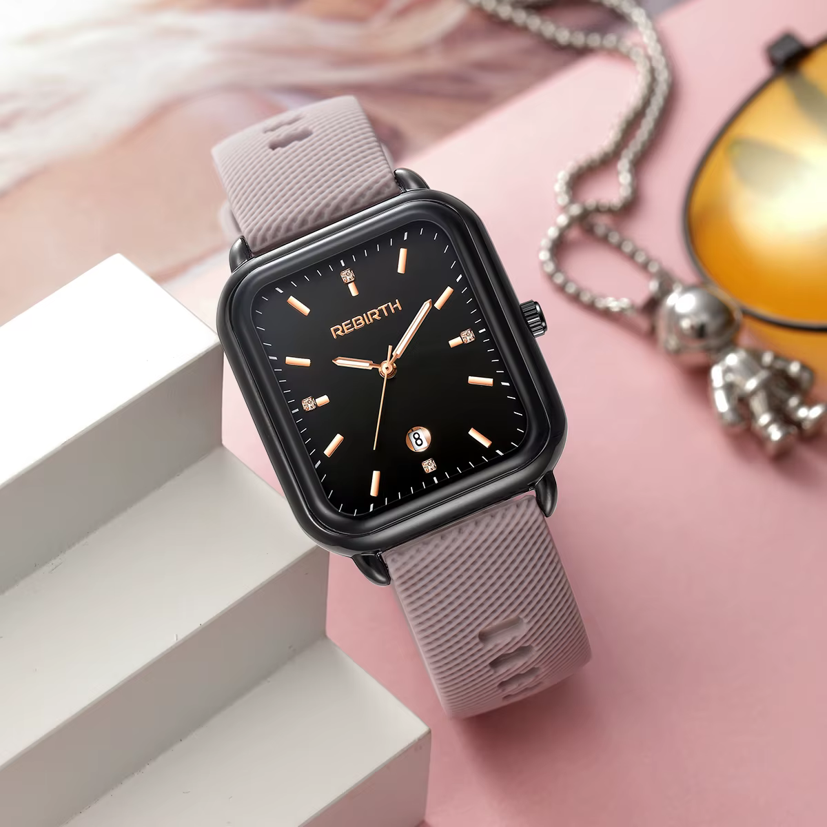 Nouvelle montre à quartz pour femme au design simple