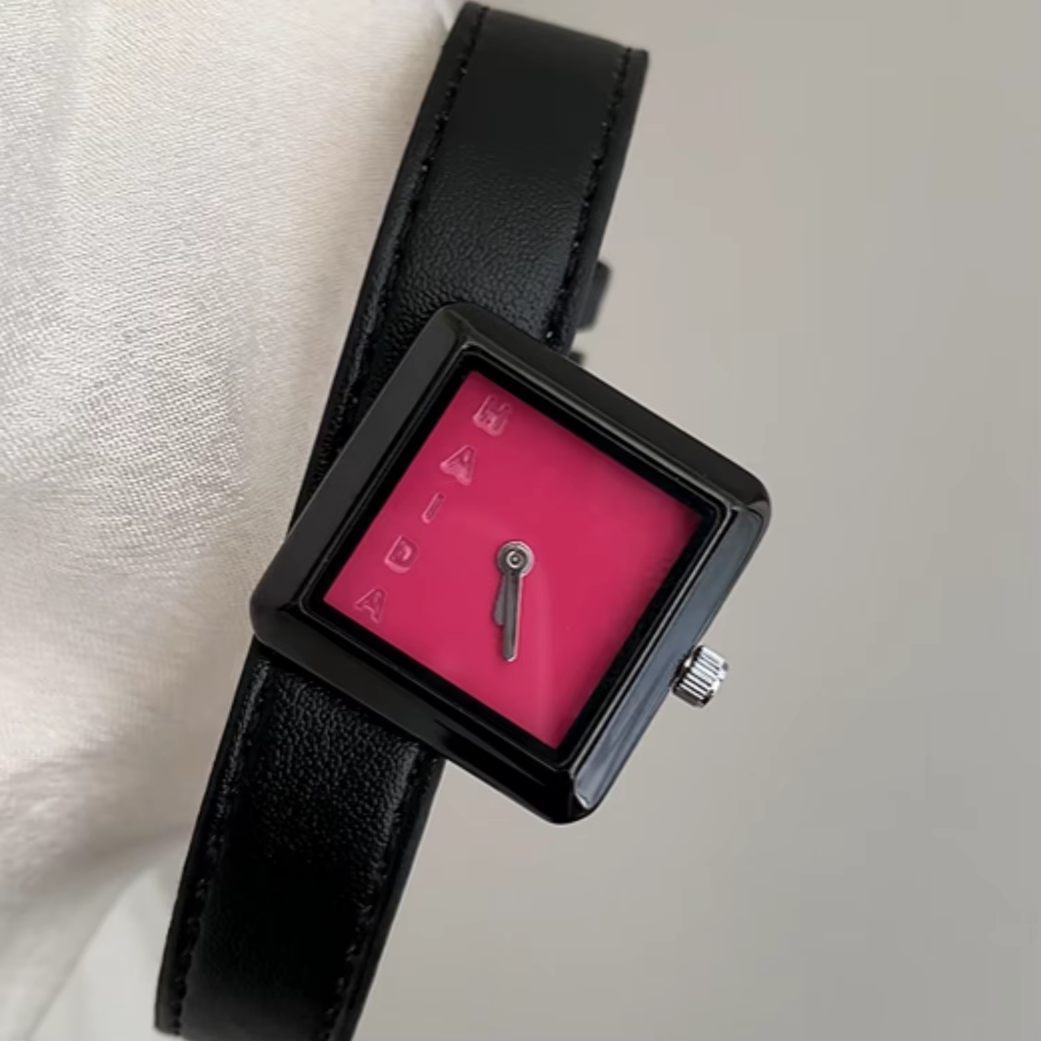 Montre carrée de qualité haut de gamme pour femmes