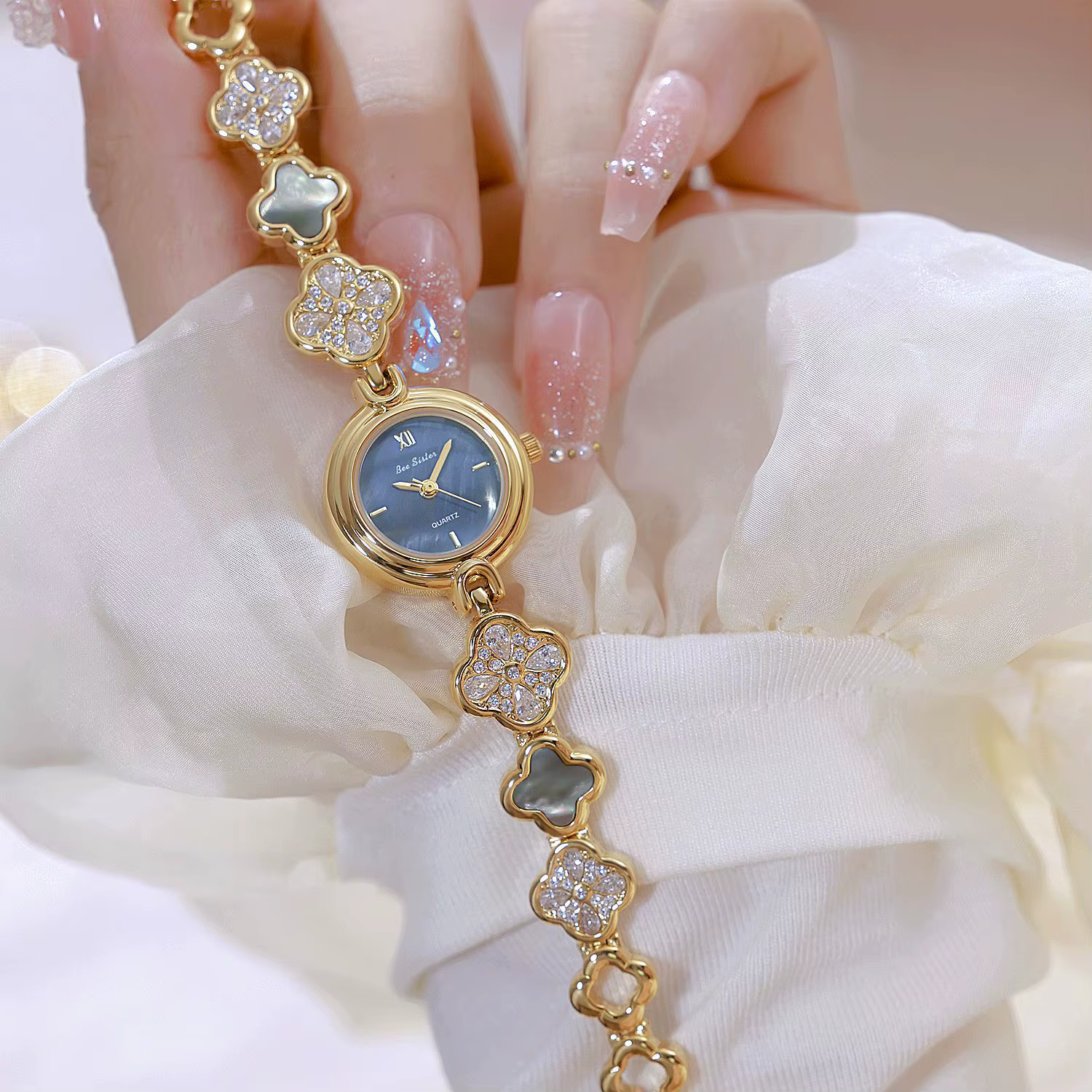 Montre pour femme avec cadran en coquille bleue naturelle