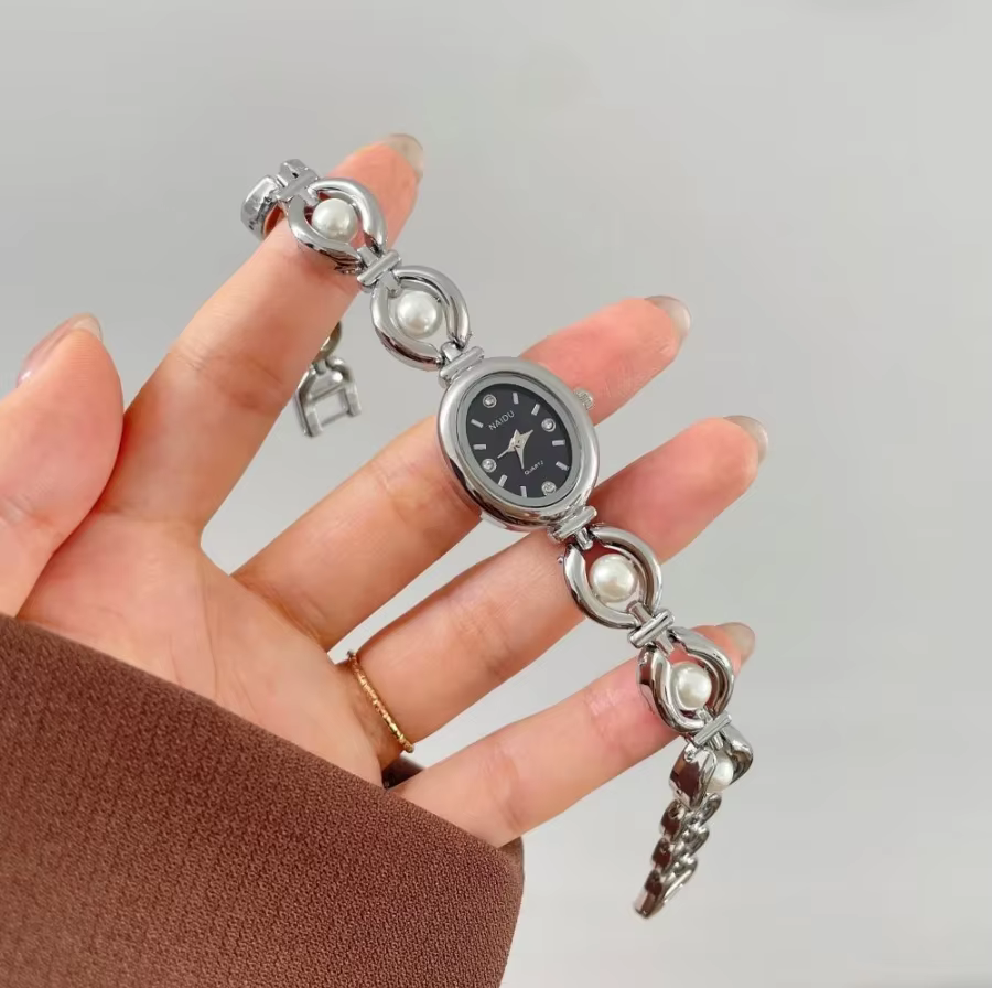 Nouvelle offre spéciale ovale belles dames Vintage montres pour femme fille étudiant mignon élégant petites femmes
