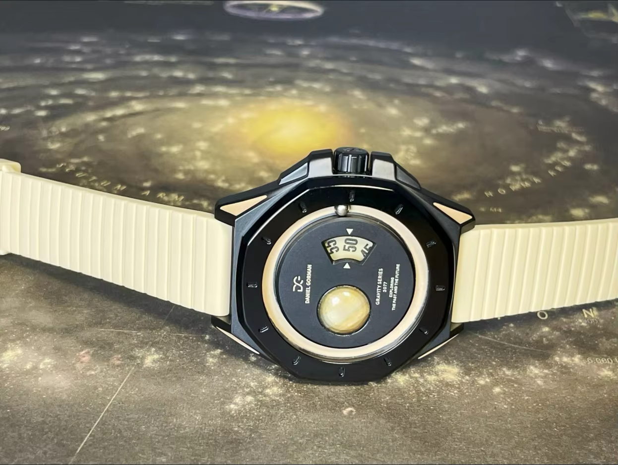 Montre 8 planètes : Pluto