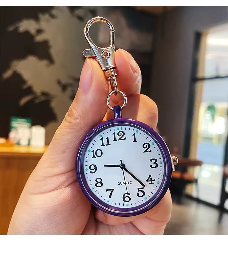 Nouvelle montre de poche à quartz mignonne et compacte avec porte-clés