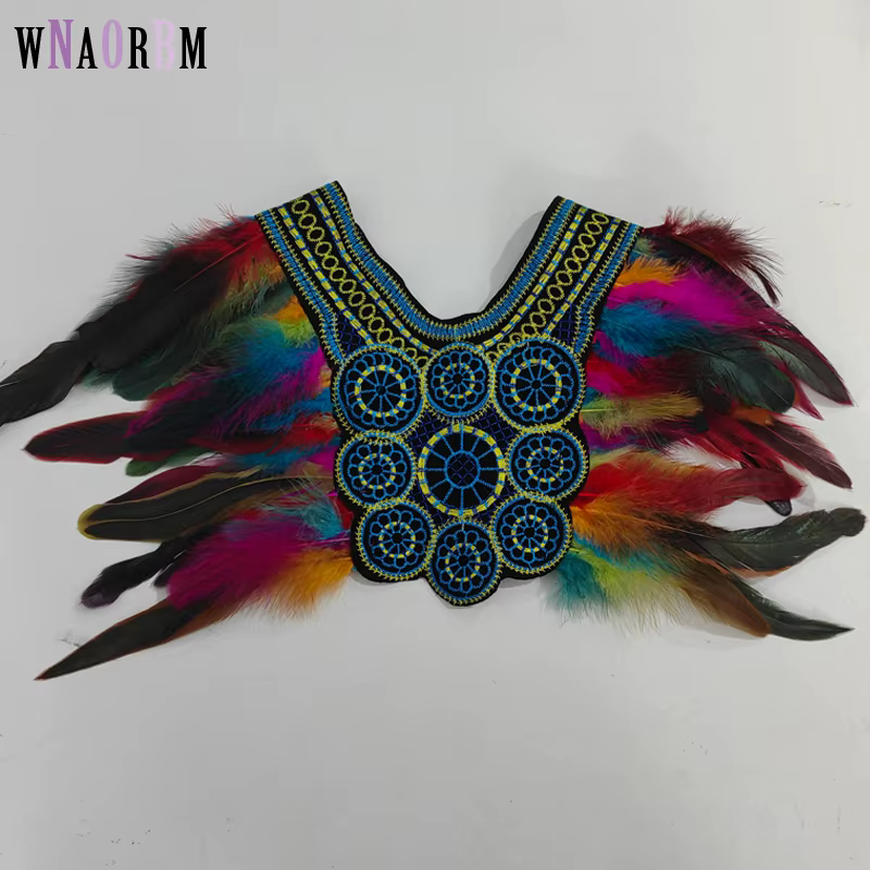 Costume de fête d'Halloween, col, écharpe, col et épaules gothiques en plumes, jeu de rôle de sorcière disponible pour femmes et hommes