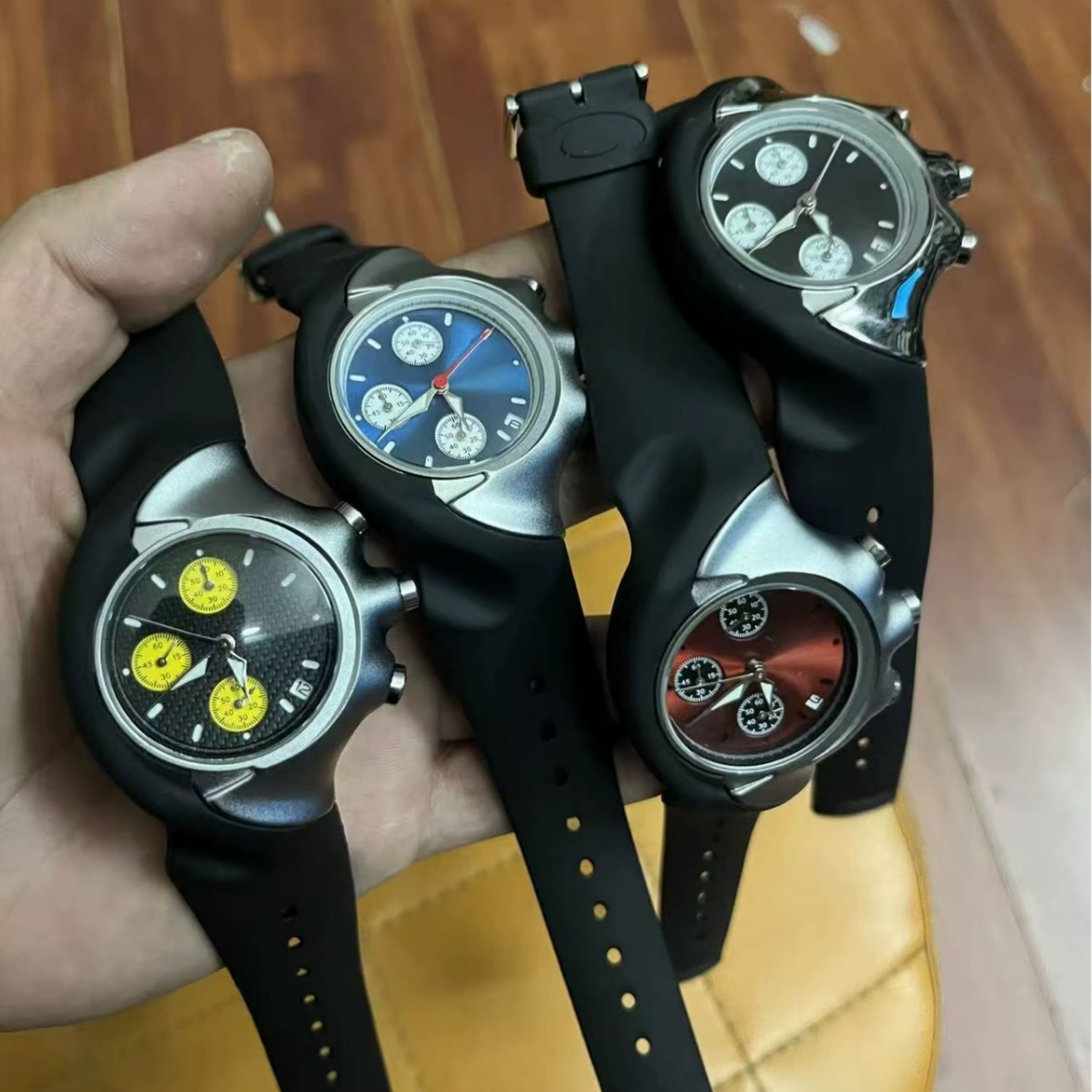 Montre originale Y2K au design étrange