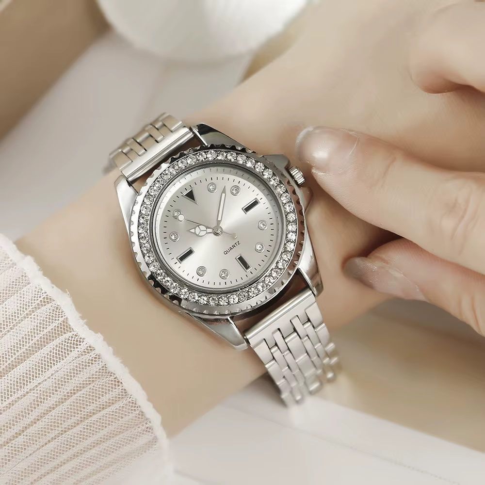 Mode dames argent Simple plein diamant anglais montre 2025 nouvelle marque femmes en acier inoxydable horloge de luxe robe montres