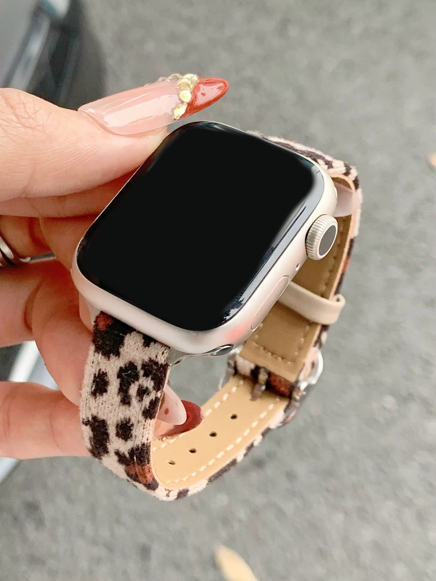 Bracelet en cuir à imprimé léopard populaire pour Apple Watch Femme 44mm 40 45 41 49 42 38 Series 11 10 9 8 SE 7 6 5 4 3