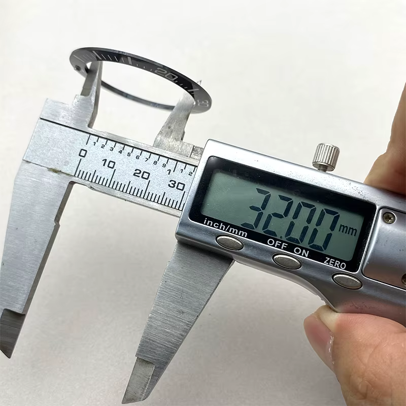 Anneau d'insertion de lunette de montre en céramique Mod 41mm x 32mm