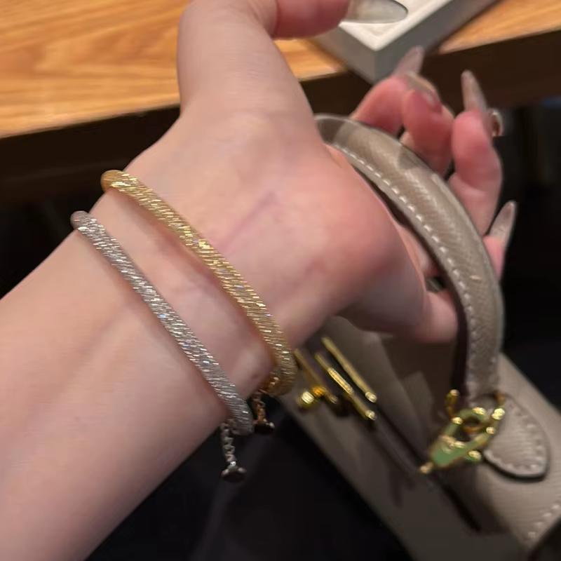 Nouveau Bracelet en Maille Métallique Dorée Incrusté de Zircone pour Femme