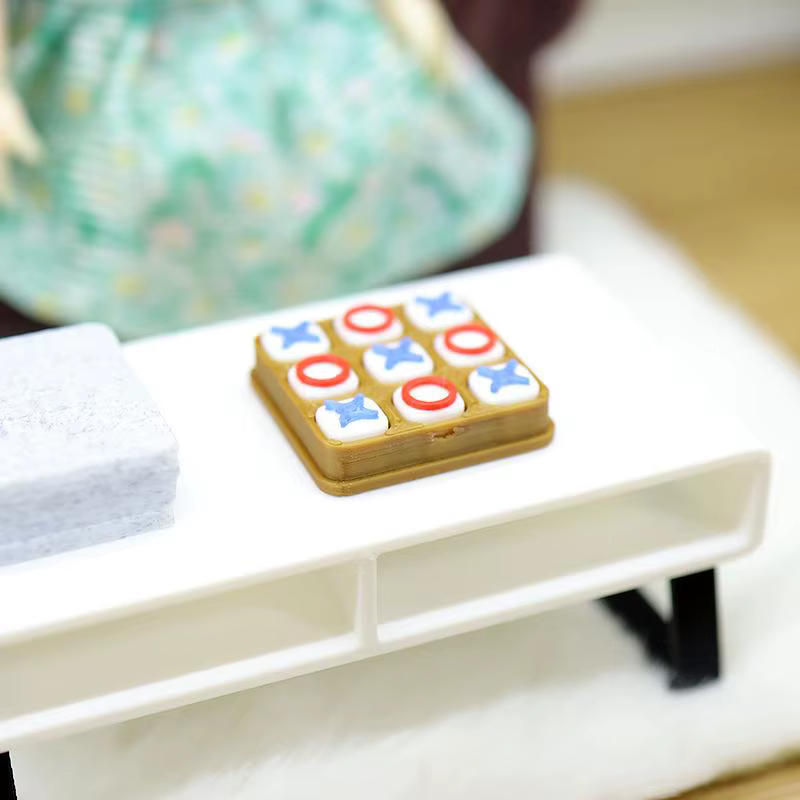 Mini jeu Tic Tac Toe pour maison de poupée, jeu de société réaliste X O, accessoire de scène pour maison de poupée pour jeux d'imitation et accessoires de photographie