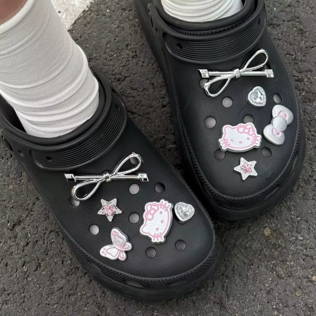 Ensemble de breloques pour chaussures Hello Kitty argentées